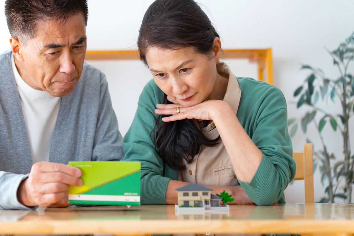 家の資金で悩む夫婦